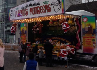 christmas roll a ball racing game - rodeo reindeer